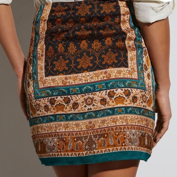 SHEIN, Mini skirt size medium (fits like a size 4-6), multi colour. - Picture 1 of 4